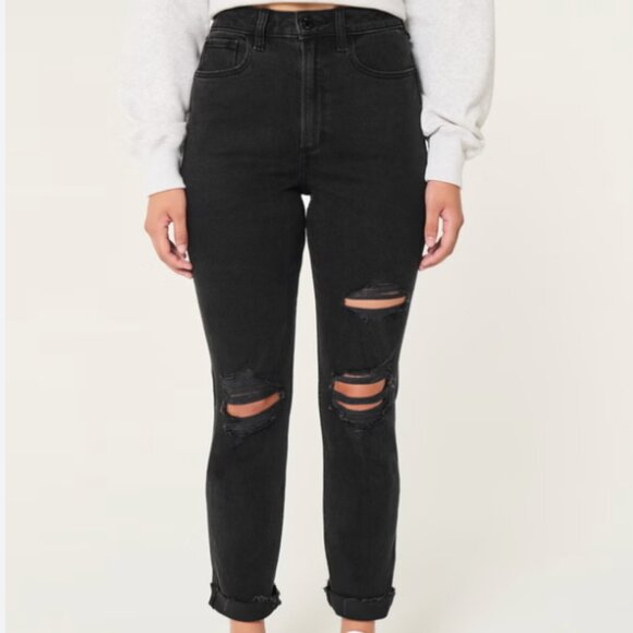 Hollister Curvy Ultra High-Rise Mom Jean - Picture 2 of 7